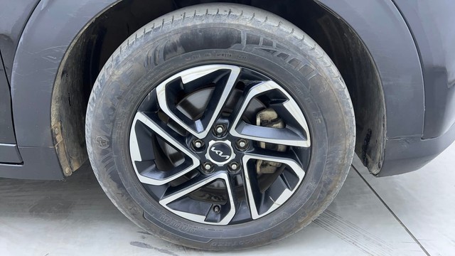 Second-hand 2022 Kia Carens Prestige Plus Diesel for sale in Hyderabad-17