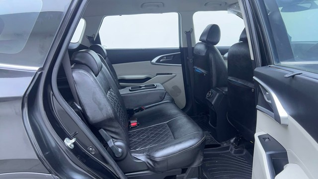 Second-hand 2022 Kia Carens Prestige Plus Diesel for sale in Hyderabad-33