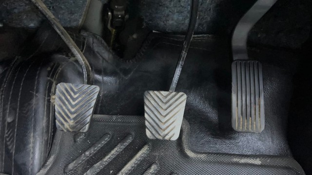 Second-hand 2022 Kia Carens Prestige Plus Diesel for sale in Hyderabad-14