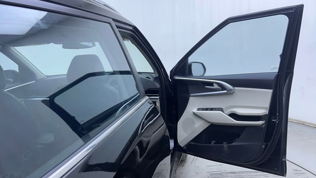 Second-hand 2022 Kia Carens Prestige Plus Diesel for sale in Hyderabad-16