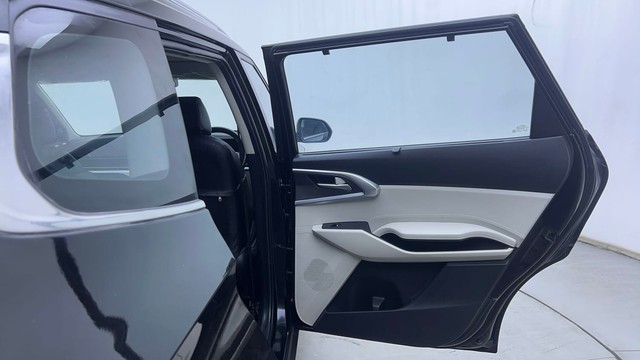 Second-hand 2022 Kia Carens Prestige Plus Diesel for sale in Hyderabad-29