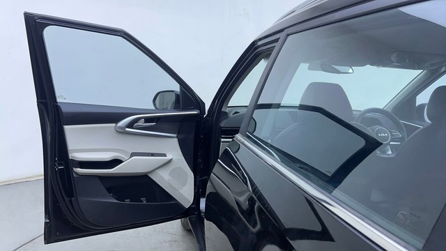 Second-hand 2022 Kia Carens Prestige Plus Diesel for sale in Hyderabad-34