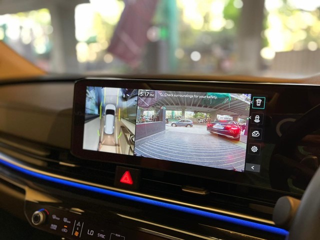 Second-hand 2024 Kia Carnival Limousine Plus for sale in Mumbai-12