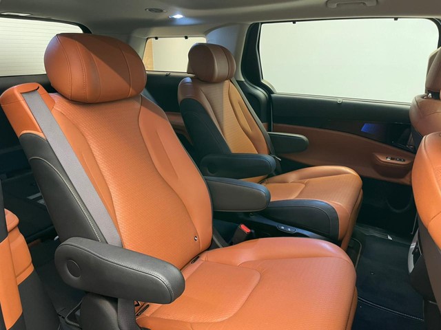 Second-hand 2024 Kia Carnival Limousine Plus for sale in Mumbai-16