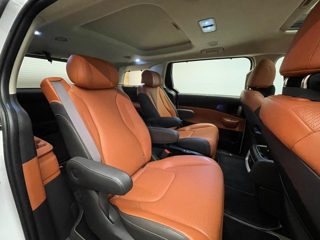 Second-hand 2024 Kia Carnival Limousine Plus for sale in Mumbai-19