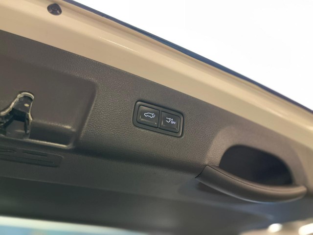 Second-hand 2024 Kia Carnival Limousine Plus for sale in Mumbai-5