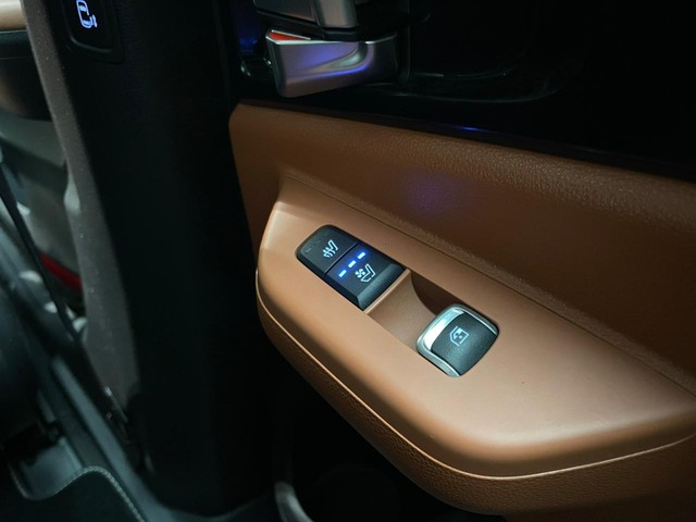 Second-hand 2024 Kia Carnival Limousine Plus for sale in Mumbai-6