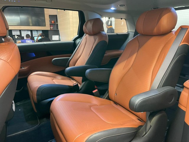 Second-hand 2024 Kia Carnival Limousine Plus for sale in Mumbai-7