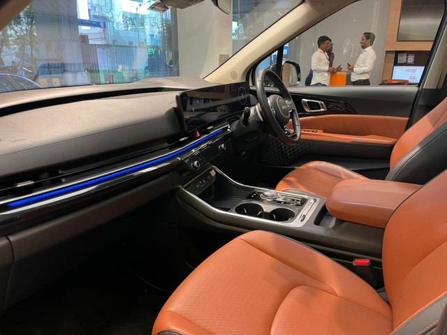 Second-hand 2024 Kia Carnival Limousine Plus for sale in Mumbai-17