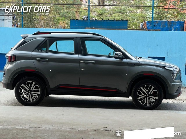 Second-hand 2024 Hyundai Venue S Opt Turbo DCT for sale in Kolkata-1
