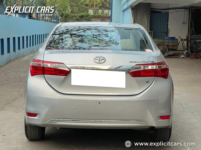 Toyota Corolla Altis 1.8 J Second-hand 2014 Toyota Corolla Altis 1.8 J for sale in Kolkata-3