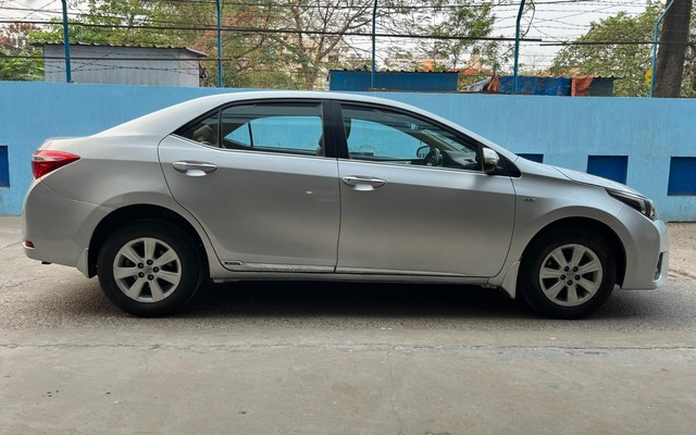 Toyota Corolla Altis 1.8 J Second-hand 2014 Toyota Corolla Altis 1.8 J for sale in Kolkata-1