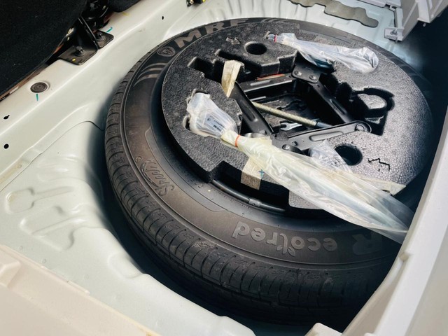 Second-hand 2020 Mahindra XUV300 W8 AMT Optional Diesel BSVI for sale in Mumbai-8