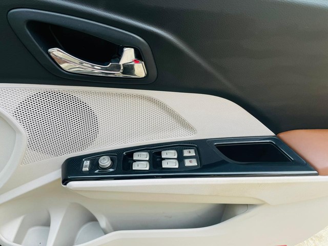 Second-hand 2020 Mahindra XUV300 W8 AMT Optional Diesel BSVI for sale in Mumbai-23