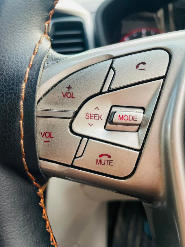 Second-hand 2020 Mahindra XUV300 W8 AMT Optional Diesel BSVI for sale in Mumbai-11