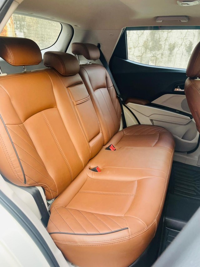 Second-hand 2020 Mahindra XUV300 W8 AMT Optional Diesel BSVI for sale in Mumbai-10