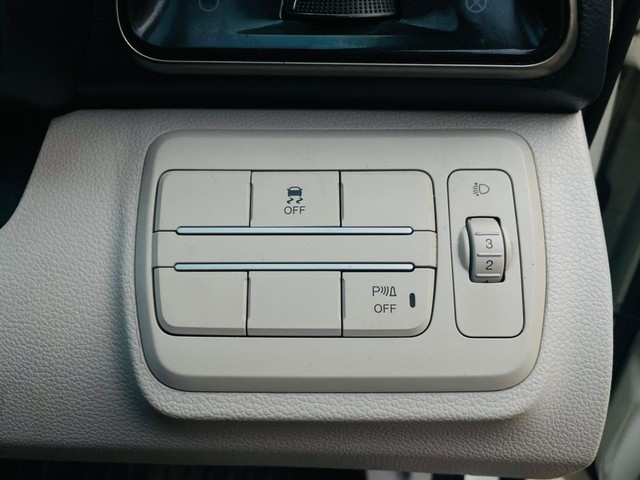 Second-hand 2020 Mahindra XUV300 W8 AMT Optional Diesel BSVI for sale in Mumbai-14