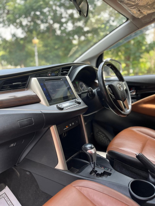 Second-hand 2016 Toyota Innova Crysta 2.8 ZX AT BSIV for sale in Mumbai-15