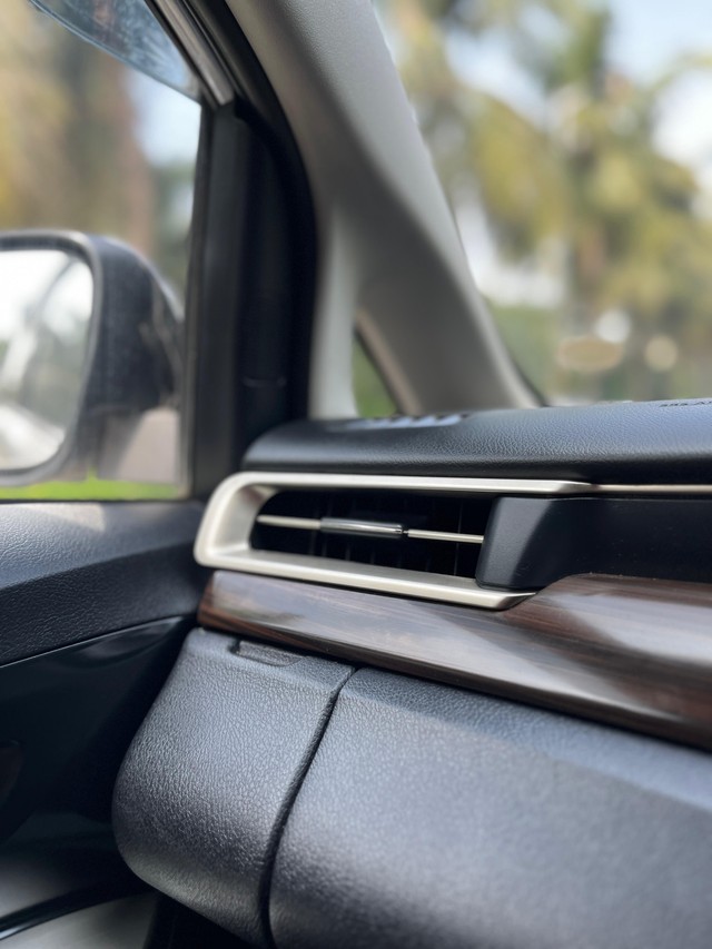 Second-hand 2016 Toyota Innova Crysta 2.8 ZX AT BSIV for sale in Mumbai-53