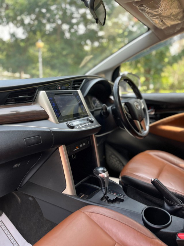 Second-hand 2016 Toyota Innova Crysta 2.8 ZX AT BSIV for sale in Mumbai-12