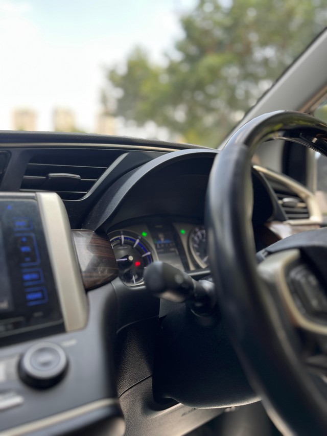 Second-hand 2016 Toyota Innova Crysta 2.8 ZX AT BSIV for sale in Mumbai-23