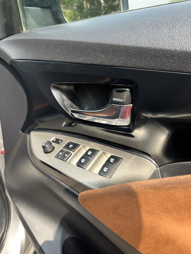 Second-hand 2016 Toyota Innova Crysta 2.8 ZX AT BSIV for sale in Mumbai-49