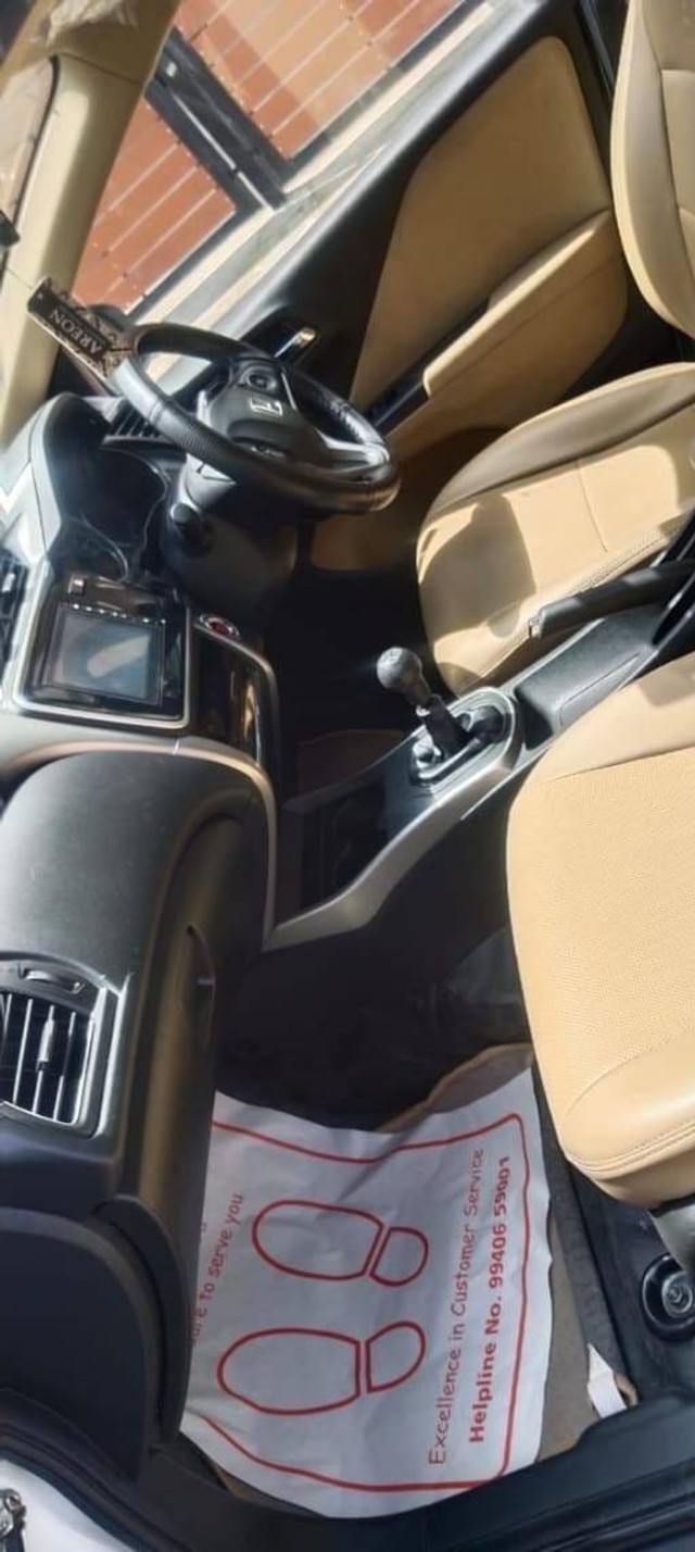 Second-hand 2022 Honda City V MT for sale in Chennai-6