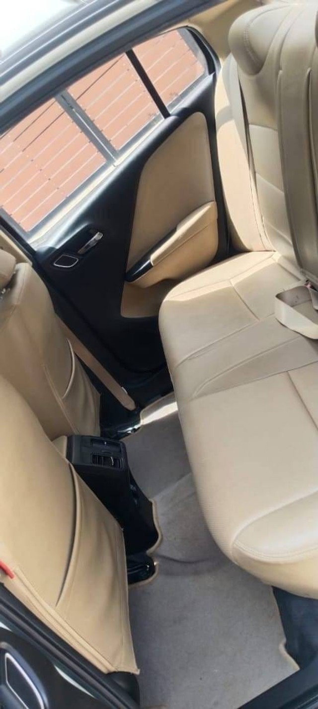 Second-hand 2022 Honda City V MT for sale in Chennai-8