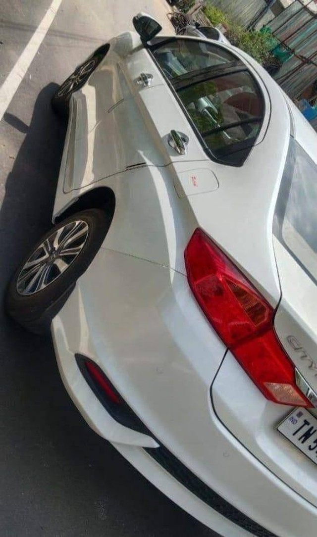Second-hand 2022 Honda City V MT for sale in Chennai-4