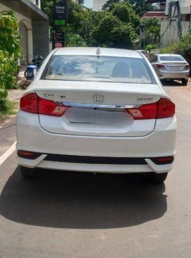 Second-hand 2022 Honda City V MT for sale in Chennai-1