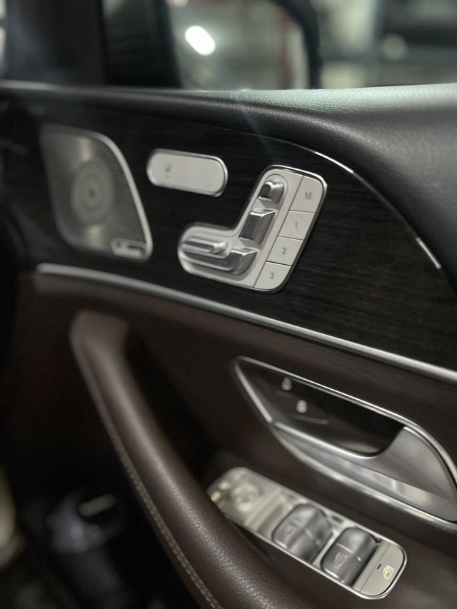 Mercedes-Benz GLS 400d 4MATIC Second-hand 2023 Mercedes-Benz GLS 400d 4MATIC for sale in Mumbai-5