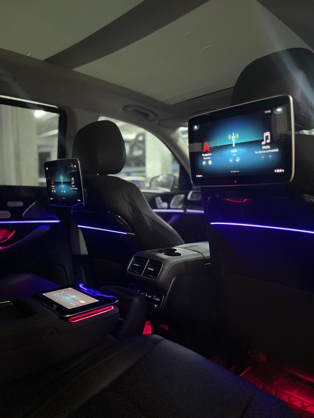 Mercedes-Benz GLS 400d 4MATIC Second-hand 2023 Mercedes-Benz GLS 400d 4MATIC for sale in Mumbai-23