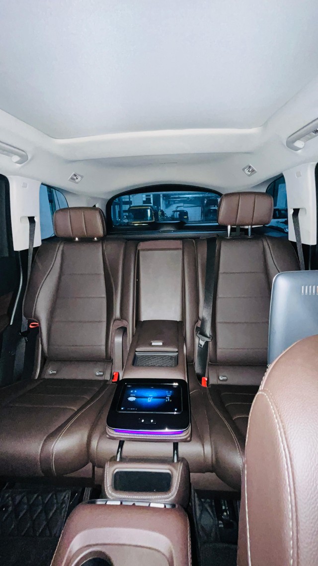 Mercedes-Benz GLS 400d 4MATIC Second-hand 2023 Mercedes-Benz GLS 400d 4MATIC for sale in Mumbai-4