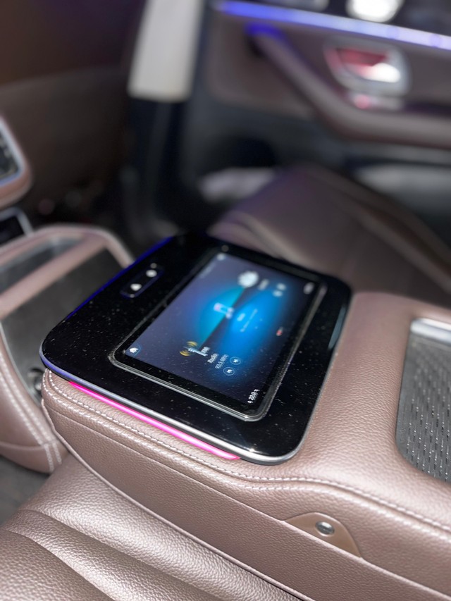 Mercedes-Benz GLS 400d 4MATIC Second-hand 2023 Mercedes-Benz GLS 400d 4MATIC for sale in Mumbai-36