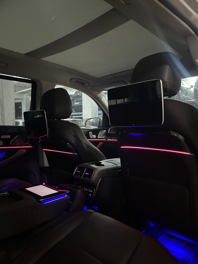 Mercedes-Benz GLS 400d 4MATIC Second-hand 2023 Mercedes-Benz GLS 400d 4MATIC for sale in Mumbai-40