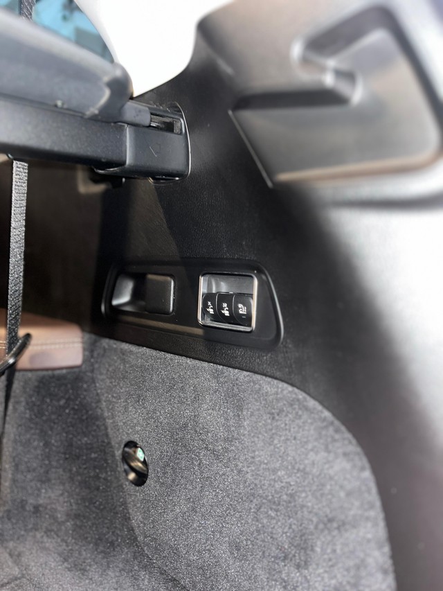 Mercedes-Benz GLS 400d 4MATIC Second-hand 2023 Mercedes-Benz GLS 400d 4MATIC for sale in Mumbai-19