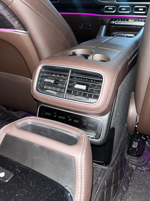 Mercedes-Benz GLS 400d 4MATIC Second-hand 2023 Mercedes-Benz GLS 400d 4MATIC for sale in Mumbai-21