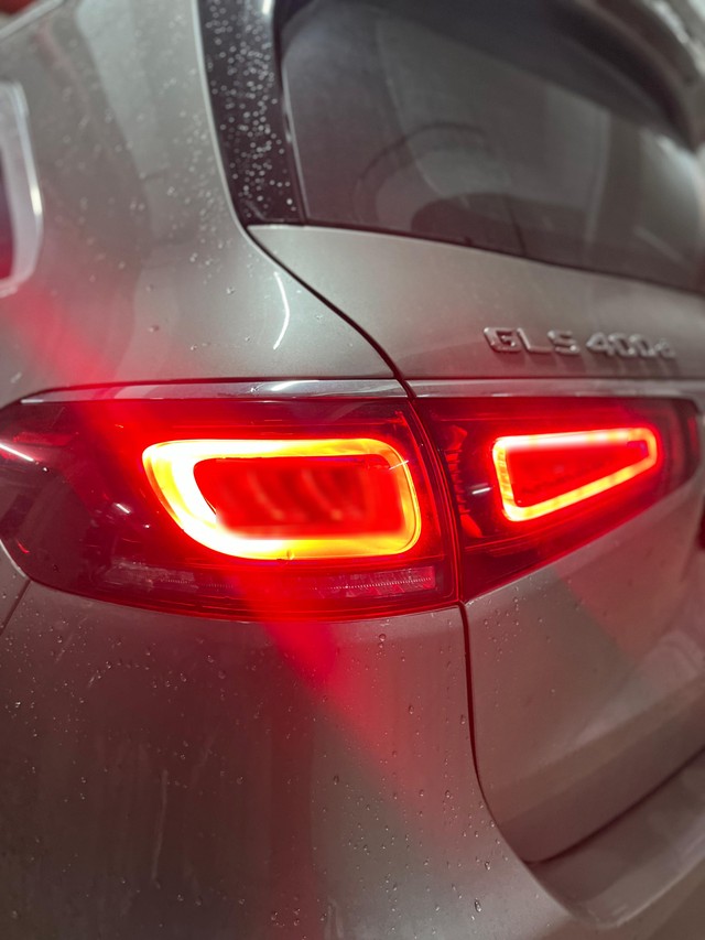 Mercedes-Benz GLS 400d 4MATIC Second-hand 2023 Mercedes-Benz GLS 400d 4MATIC for sale in Mumbai-15