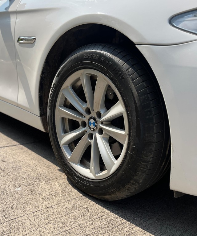 Second-hand 2014 BMW 5 Series 520d Luxury Line for sale in Mumbai-8