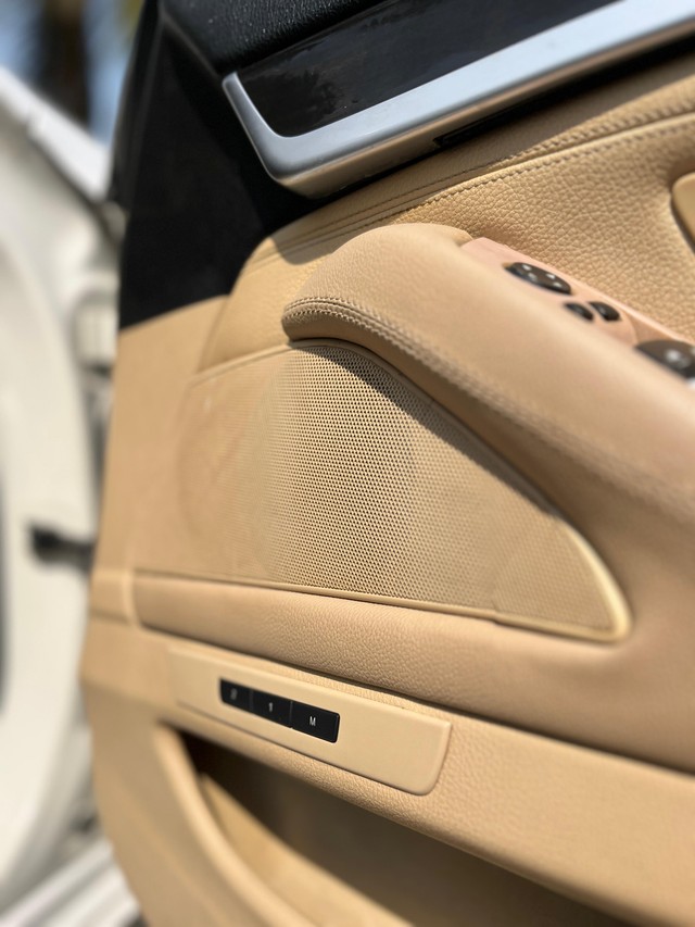 Second-hand 2014 BMW 5 Series 520d Luxury Line for sale in Mumbai-14