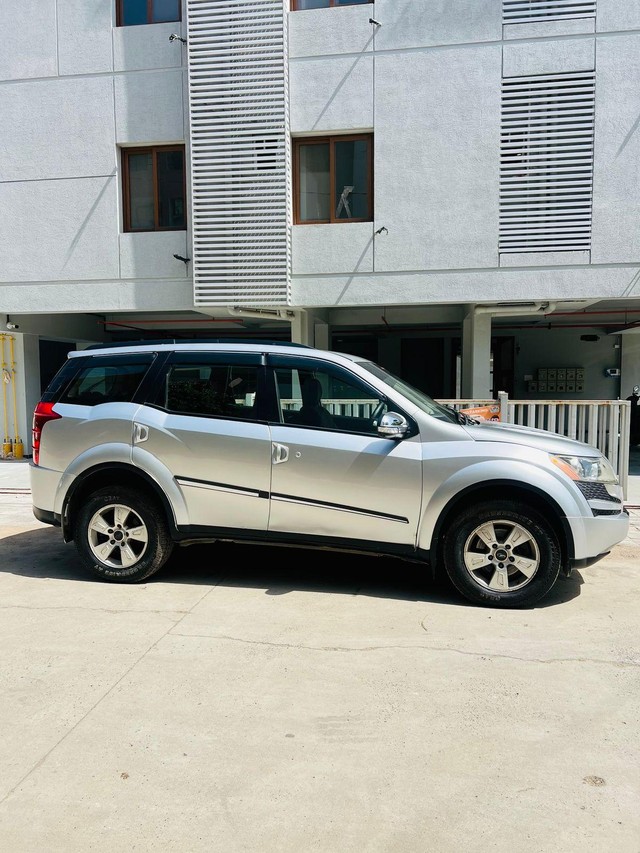 Second-hand 2014 Mahindra XUV500 W8 2WD for sale in Vadodara-1