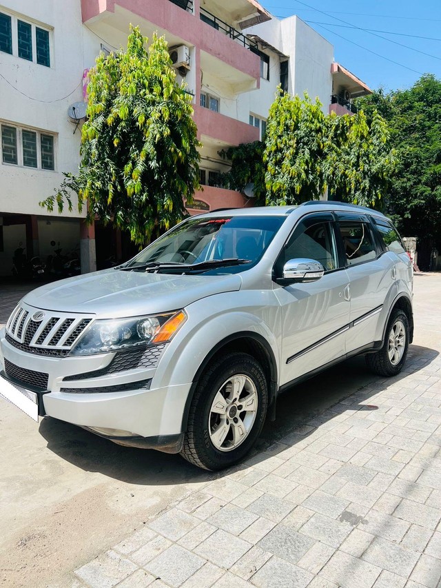 Second-hand 2014 Mahindra XUV500 W8 2WD for sale in Vadodara-4