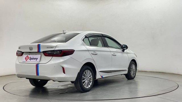 Second-hand 2022 Honda City 1.5 V MT Exclusive for sale in Chennai-3