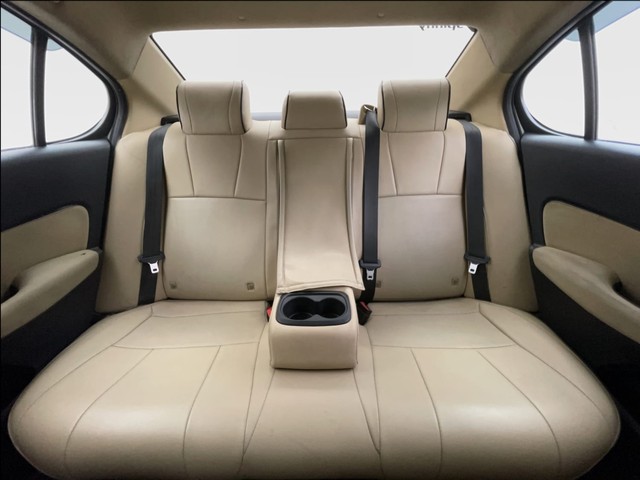 Second-hand 2022 Honda City 1.5 V MT Exclusive for sale in Chennai-36