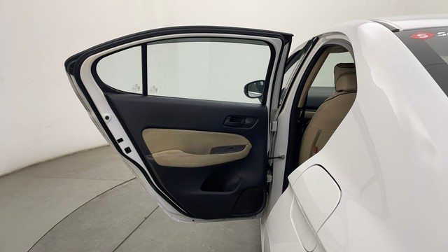 Second-hand 2022 Honda City 1.5 V MT Exclusive for sale in Chennai-25