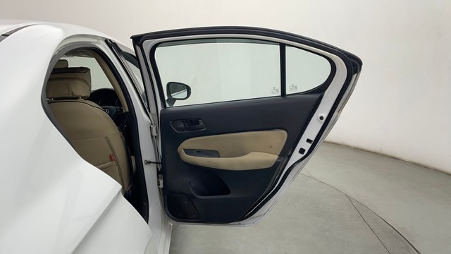 Second-hand 2022 Honda City 1.5 V MT Exclusive for sale in Chennai-23