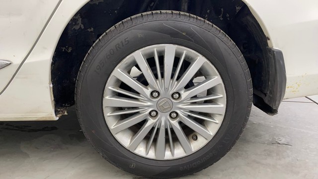 Second-hand 2022 Honda City 1.5 V MT Exclusive for sale in Chennai-19