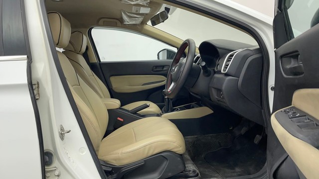 Second-hand 2022 Honda City 1.5 V MT Exclusive for sale in Chennai-15