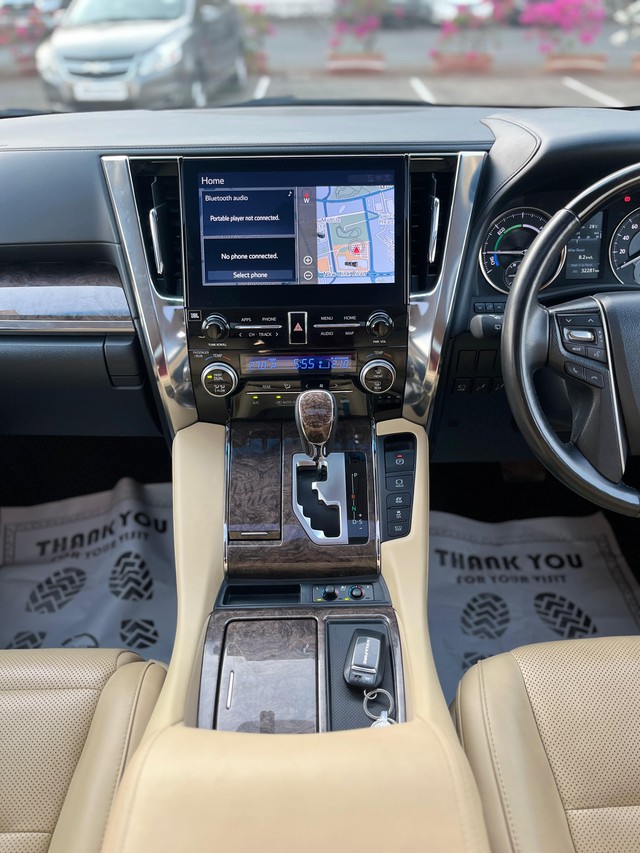 Second-hand 2023 Toyota Vellfire VIP Executive Lounge for sale in Mumbai-41