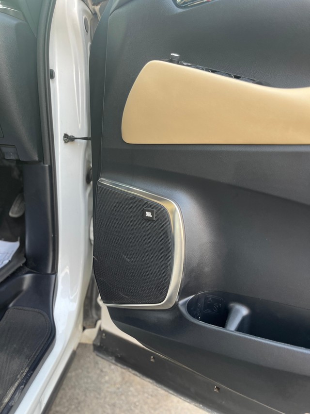 Second-hand 2023 Toyota Vellfire VIP Executive Lounge for sale in Mumbai-18